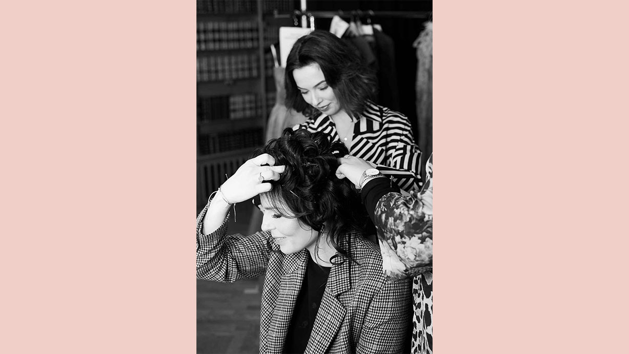 Billede til nyheden Couture & kendisser: Kom backstage til DFKFs Charity Catwalk